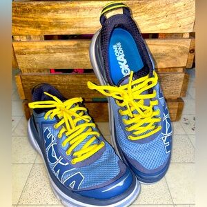 Hoka bondi 4 tennis shoes